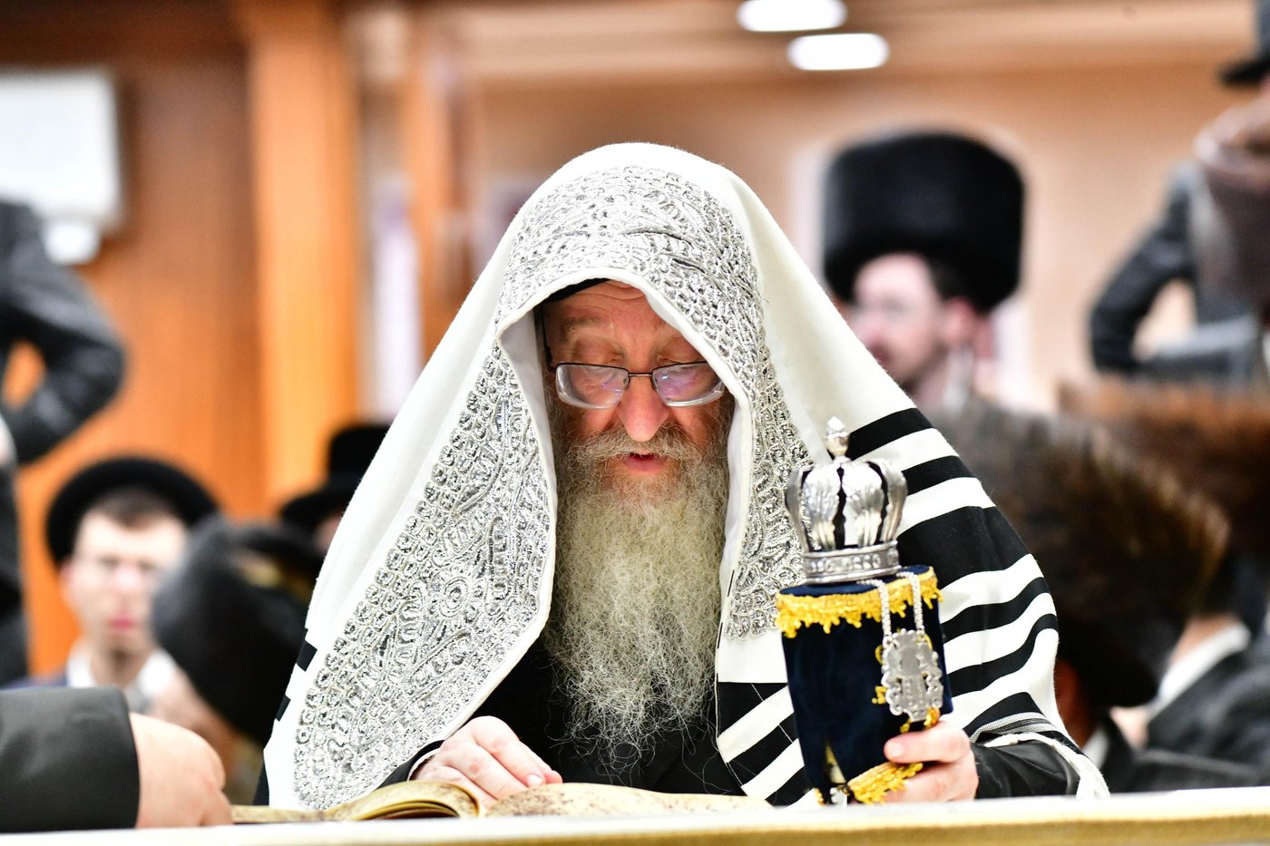 הקפות שניות בחצר הקודש ביאלה | צילום: שוקי לרר
