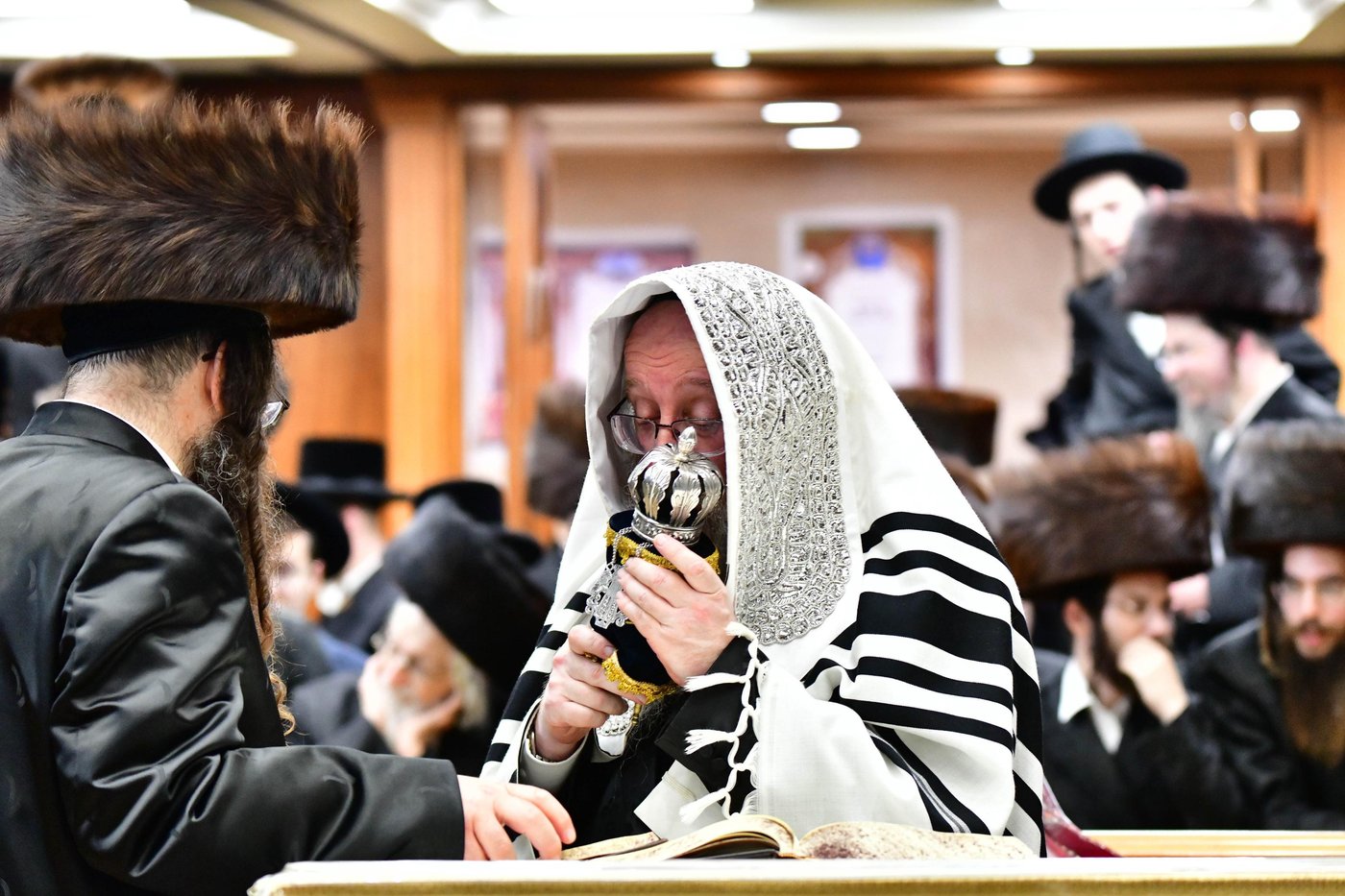 הקפות שניות בחצר הקודש ביאלה | צילום: שוקי לרר