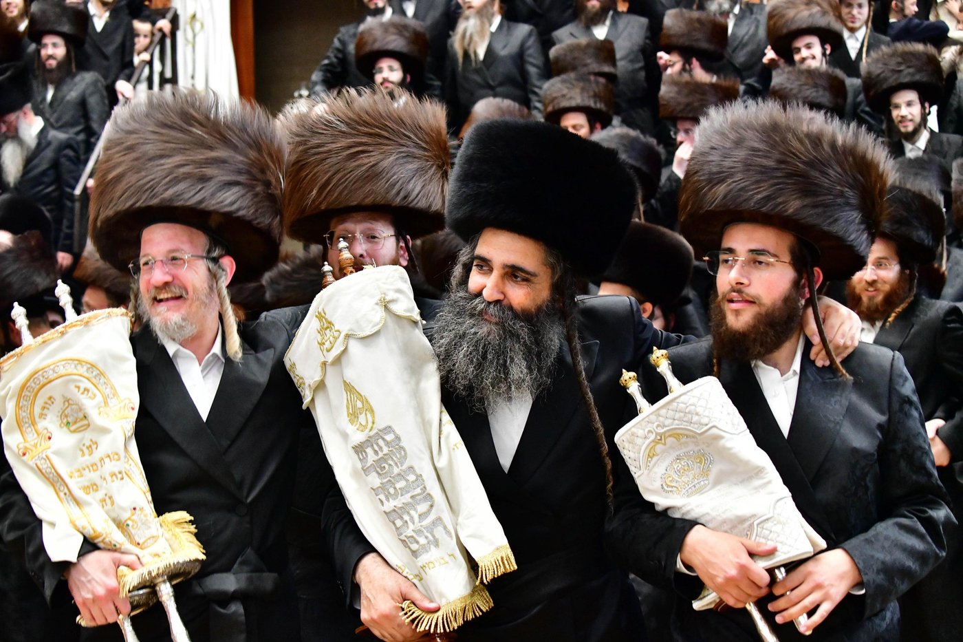 הקפות שניות בחצר הקודש ביאלה | צילום: שוקי לרר