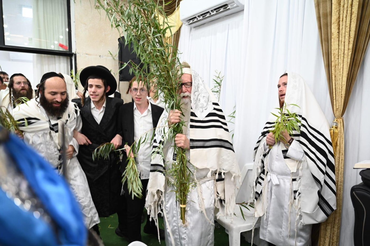 חג הסוכות אצל הגרי"ד גרוסמן | צילום: י.ש. חיימסון