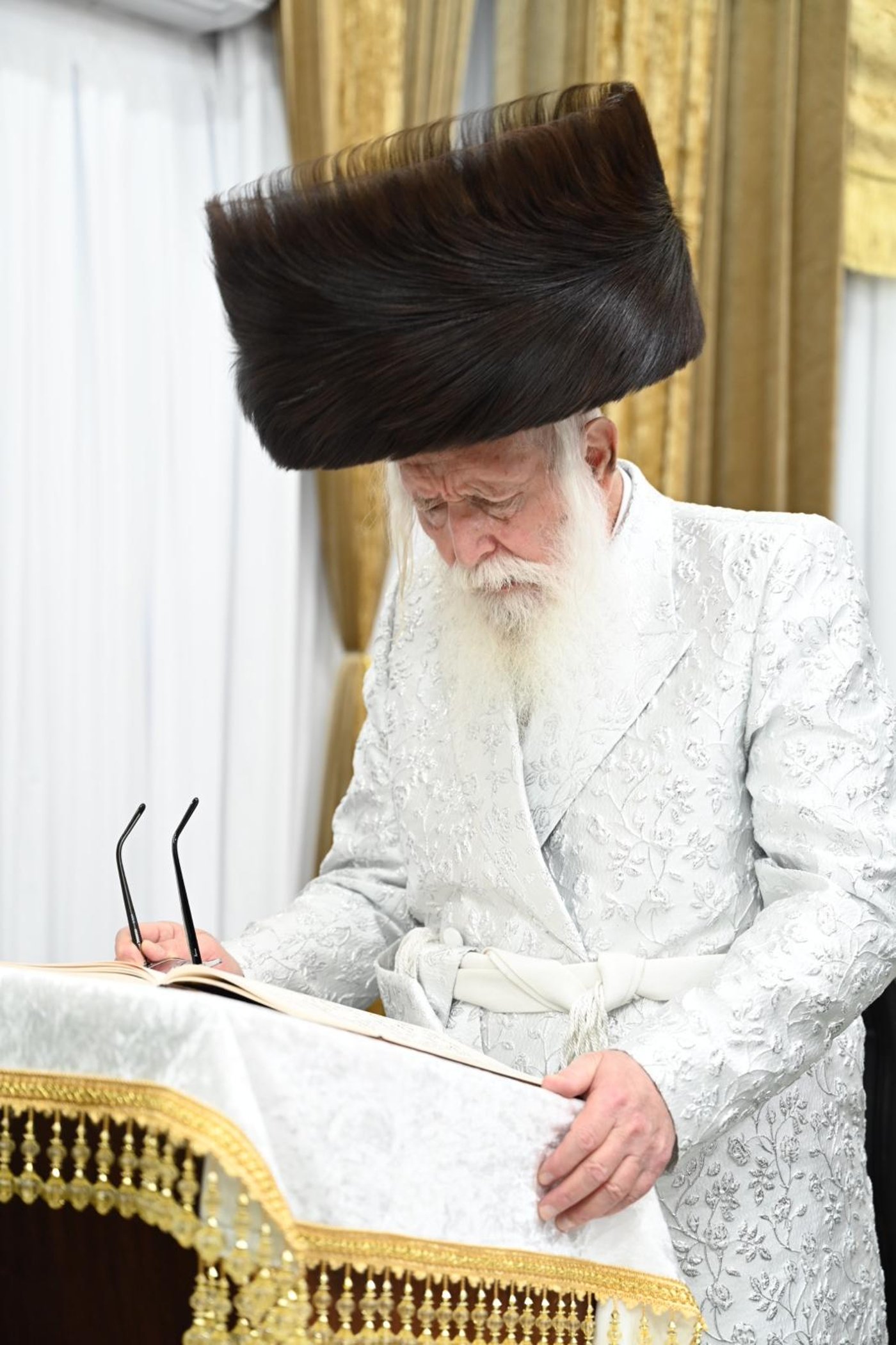 חג הסוכות אצל הגרי"ד גרוסמן | צילום: י.ש. חיימסון