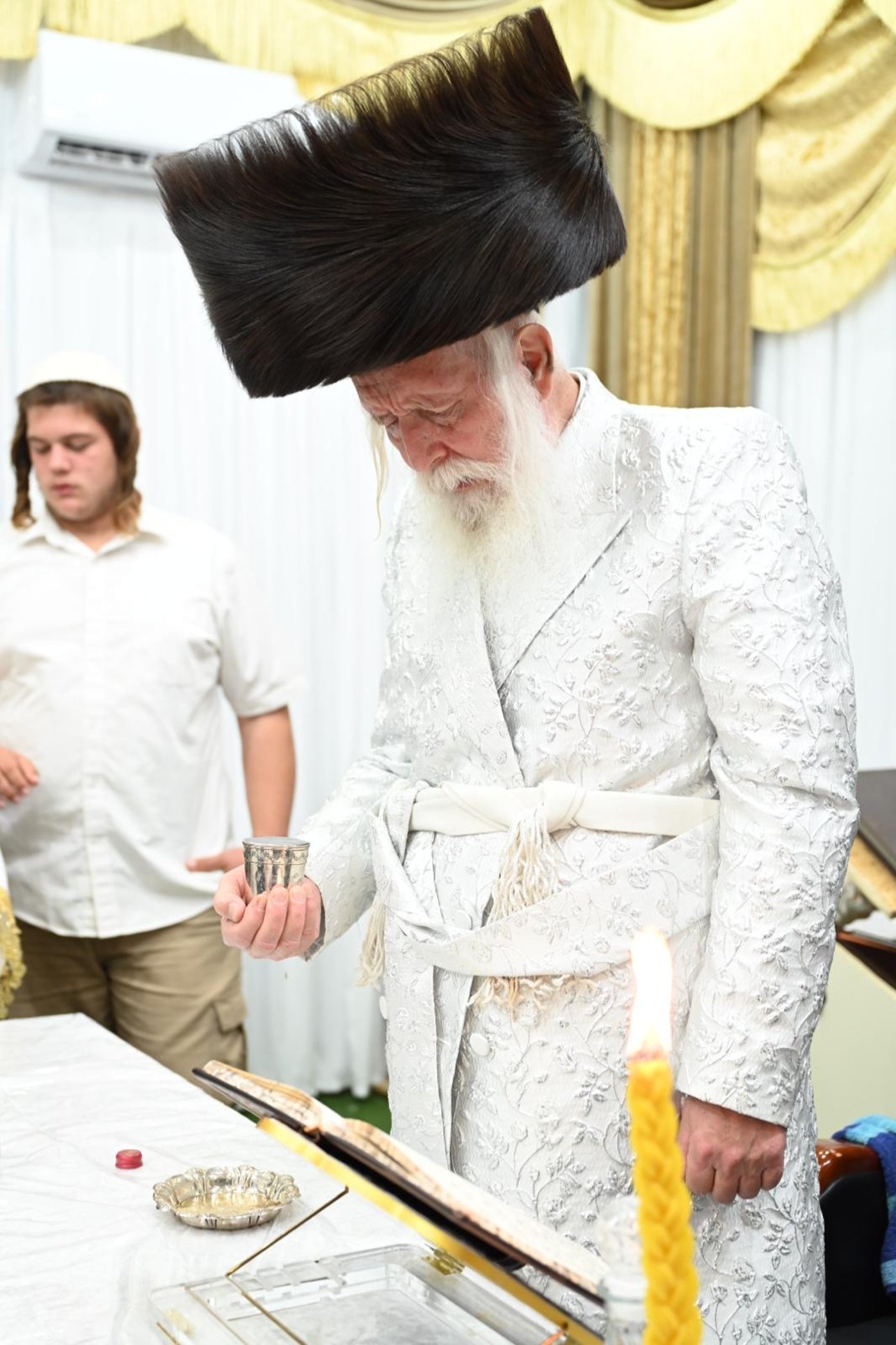 חג הסוכות אצל הגרי"ד גרוסמן | צילום: י.ש. חיימסון