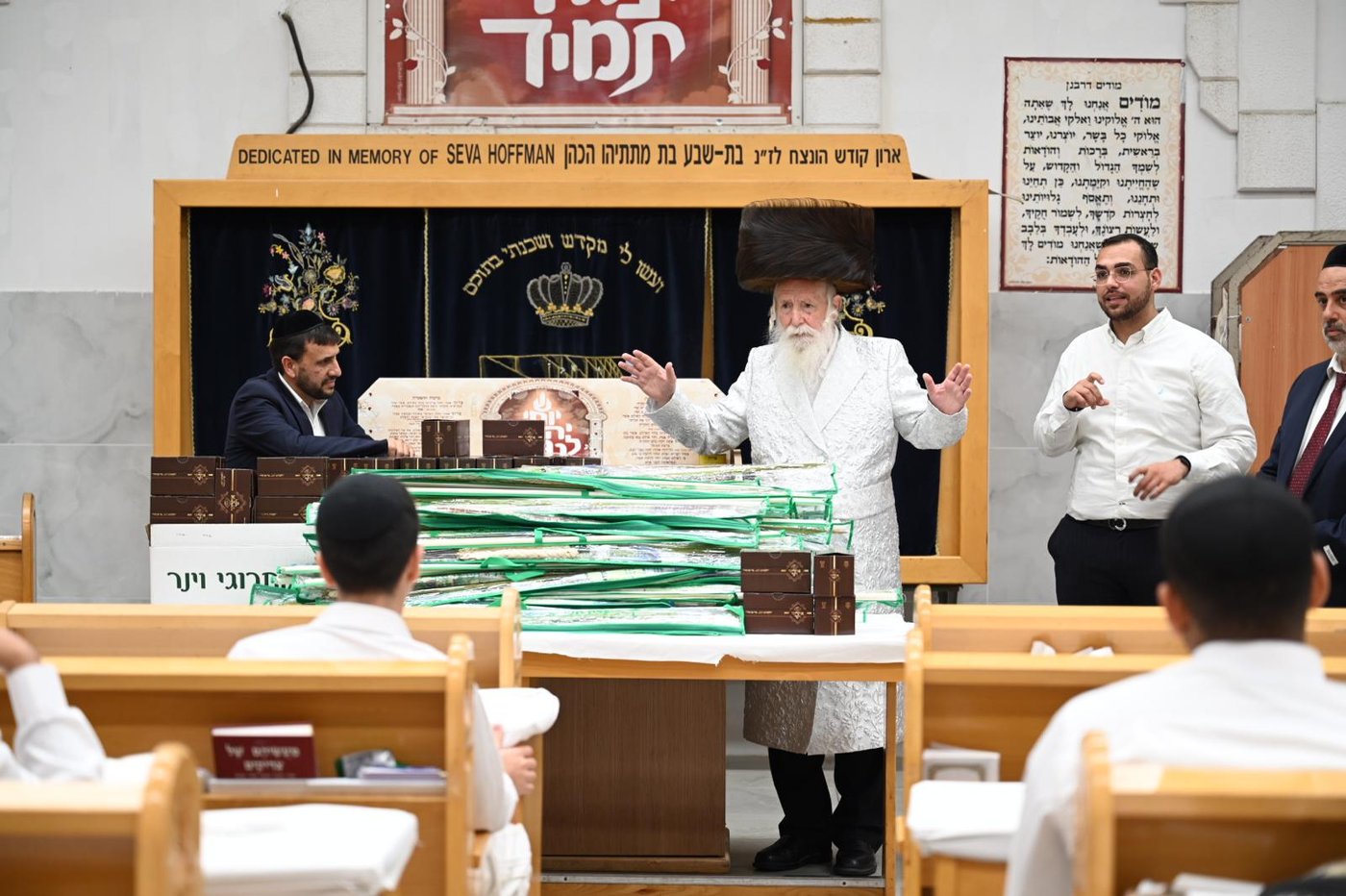 חג הסוכות אצל הגרי"ד גרוסמן | צילום: י.ש. חיימסון