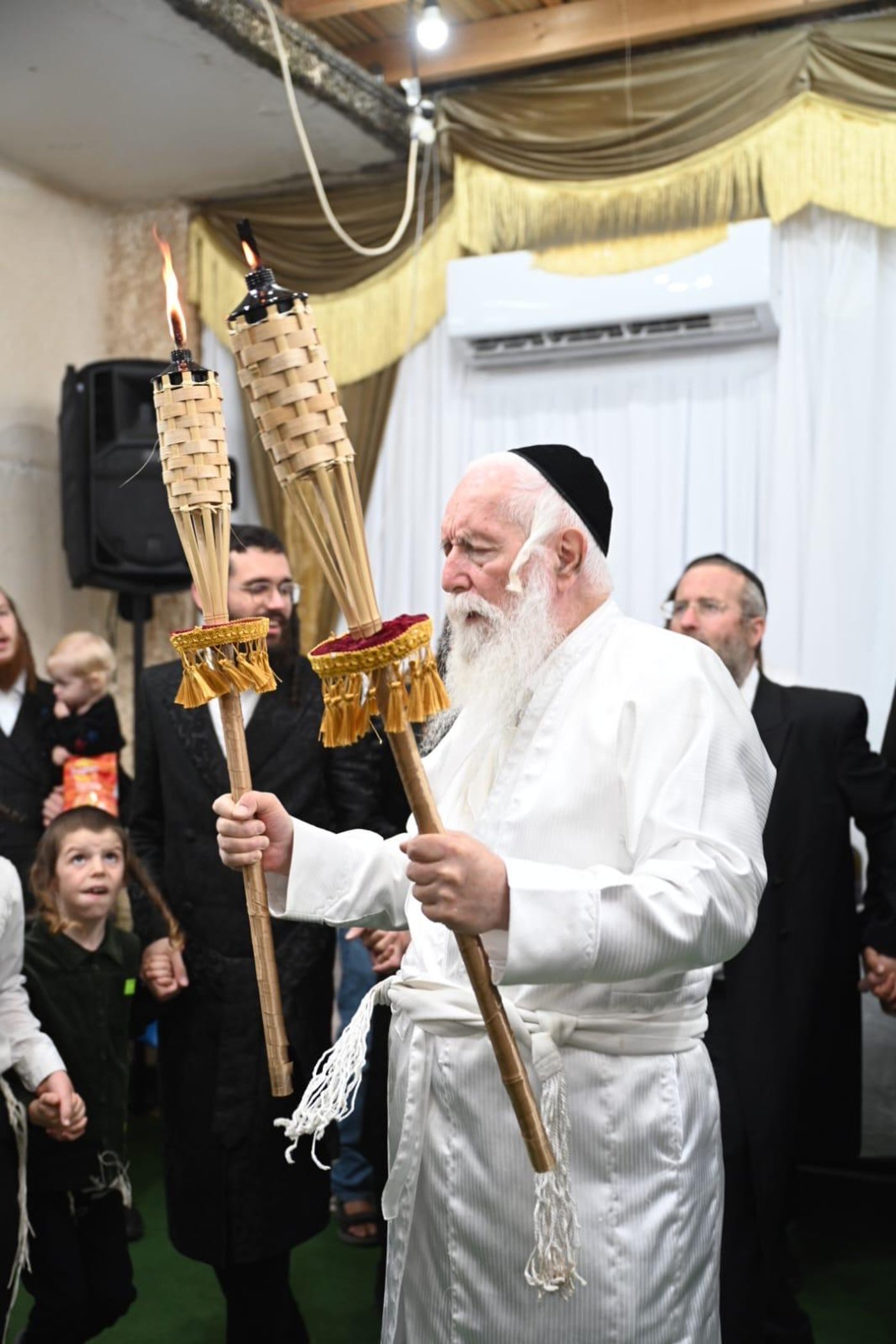 חג הסוכות אצל הגרי"ד גרוסמן | צילום: י.ש. חיימסון