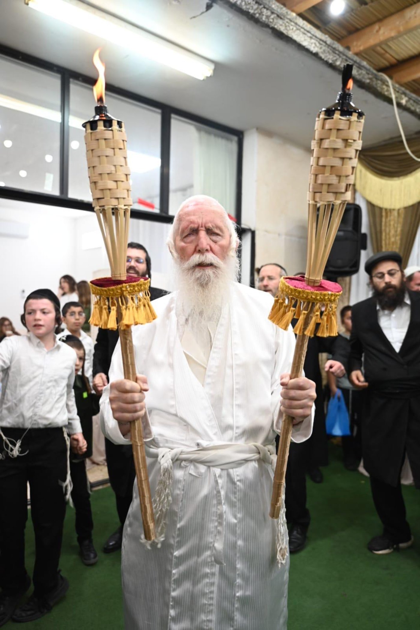 חג הסוכות אצל הגרי"ד גרוסמן | צילום: י.ש. חיימסון