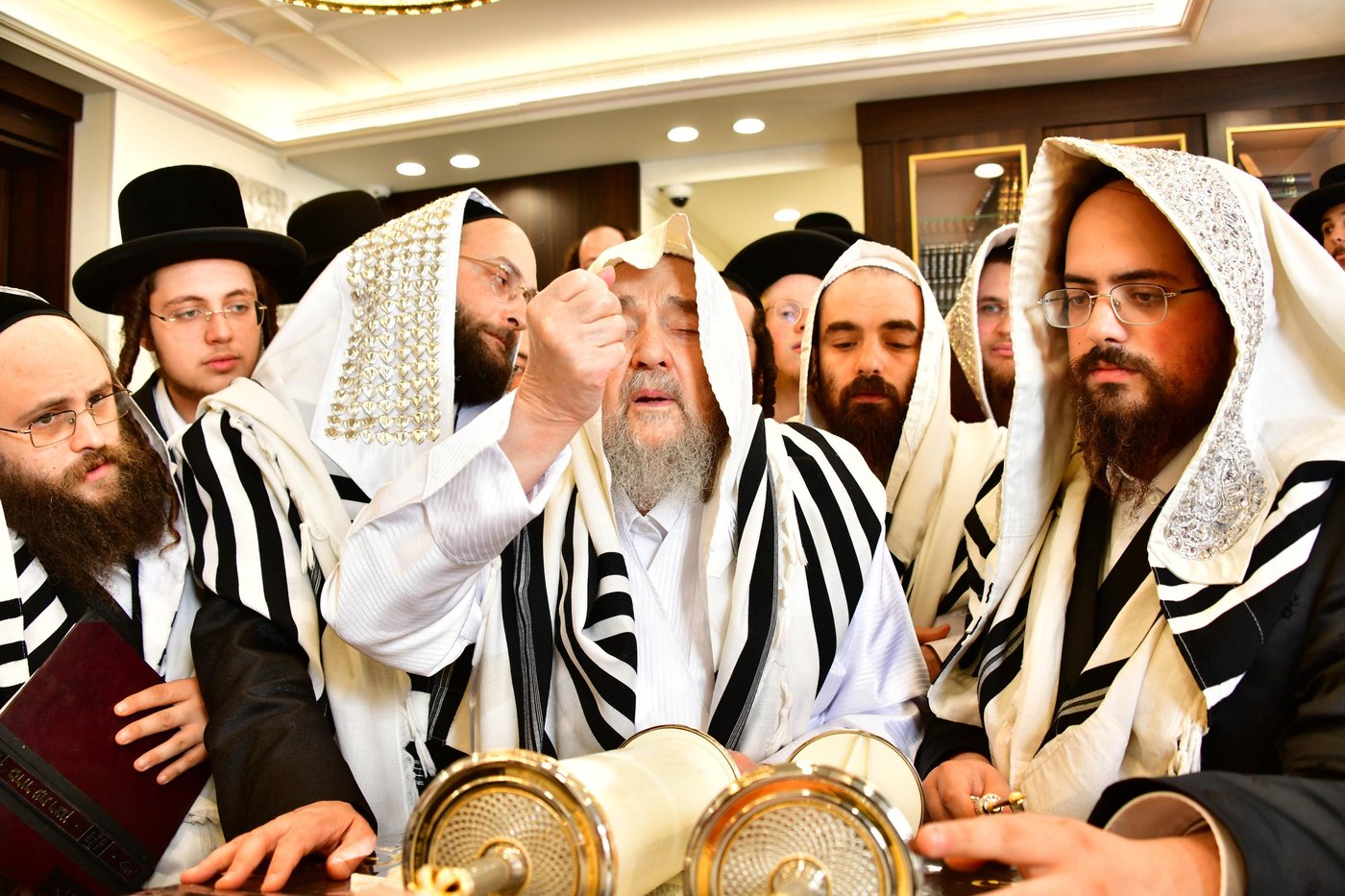הושענא רבה אצל הגאון רבי יעקב מאיר שכטר