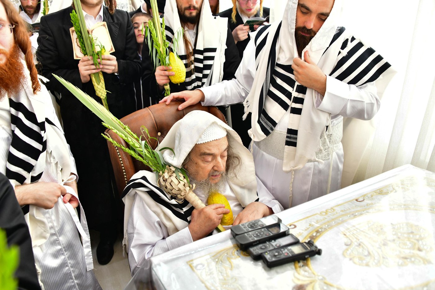 הושענא רבה אצל הגאון רבי יעקב מאיר שכטר