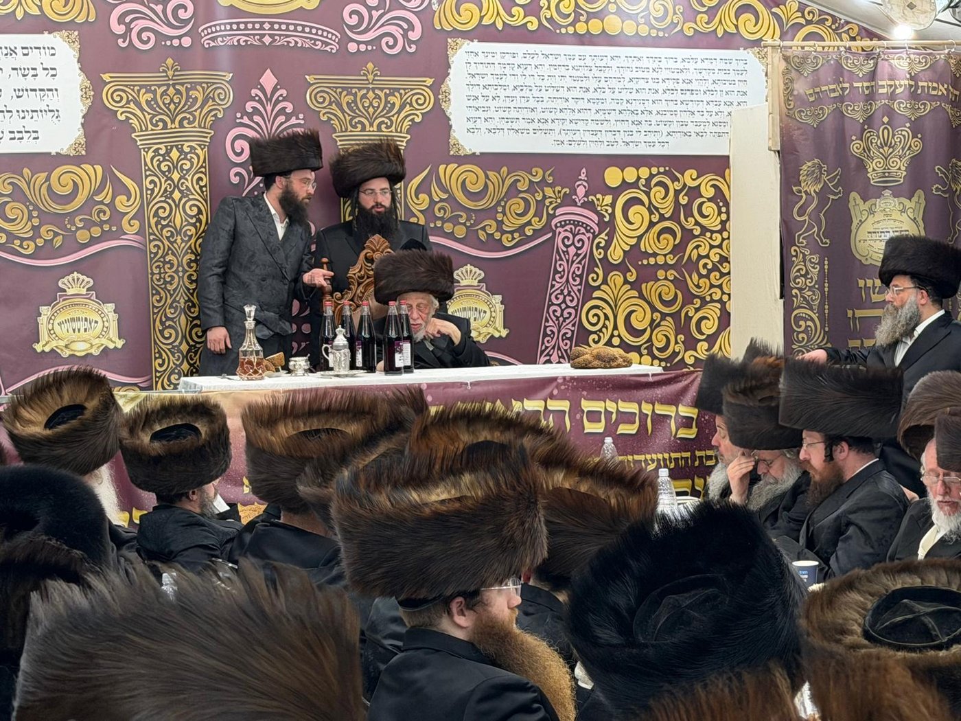האדמו"ר מקופיטשניץ שליט"א בטיש חול המועד סוכות | צילום: באדיבות המצלם