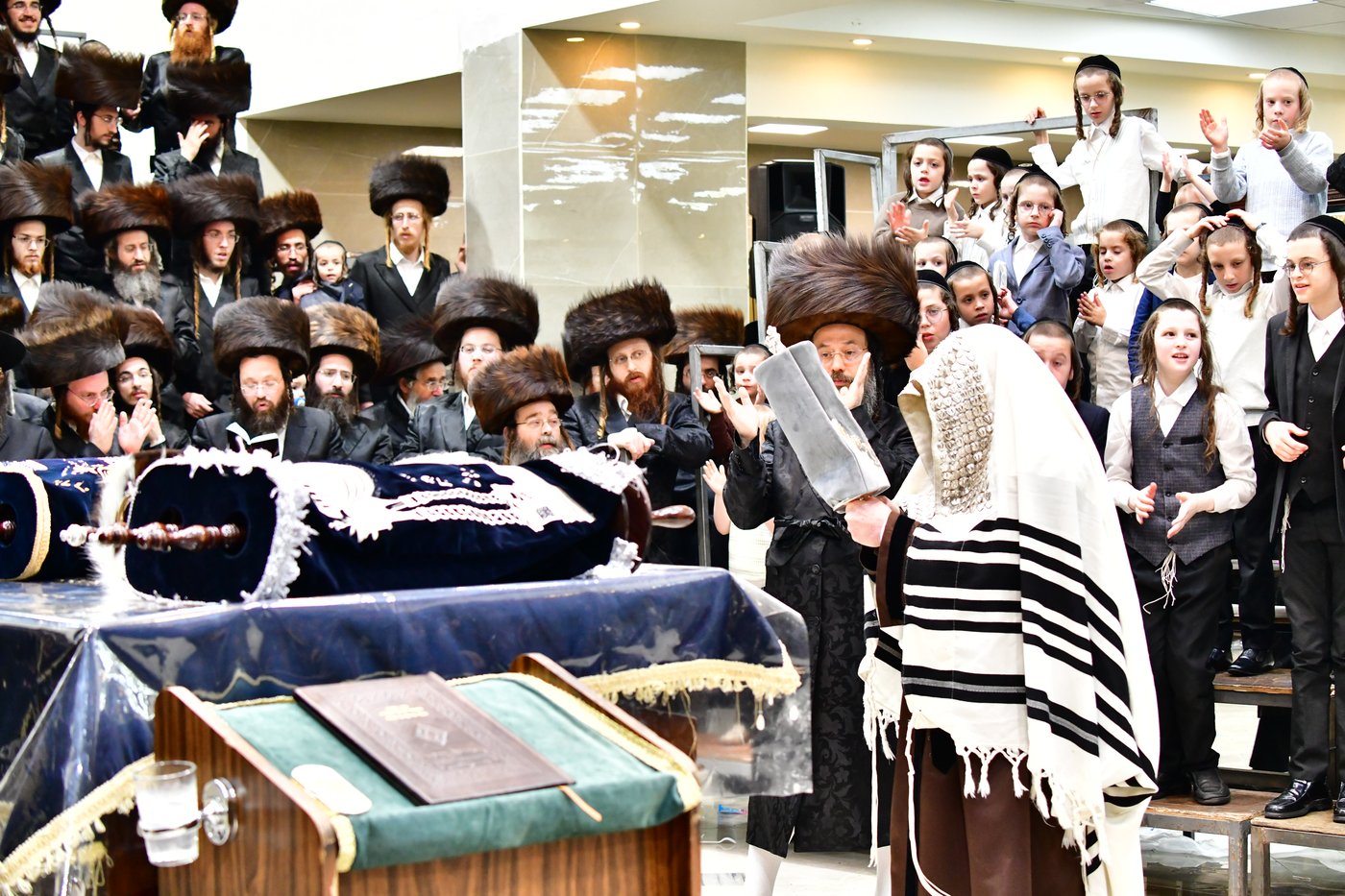 חג הסוכות בחצר הקודש קרעטשניף ירושלים | צילום: שוקי לרר, אברומי בערגער