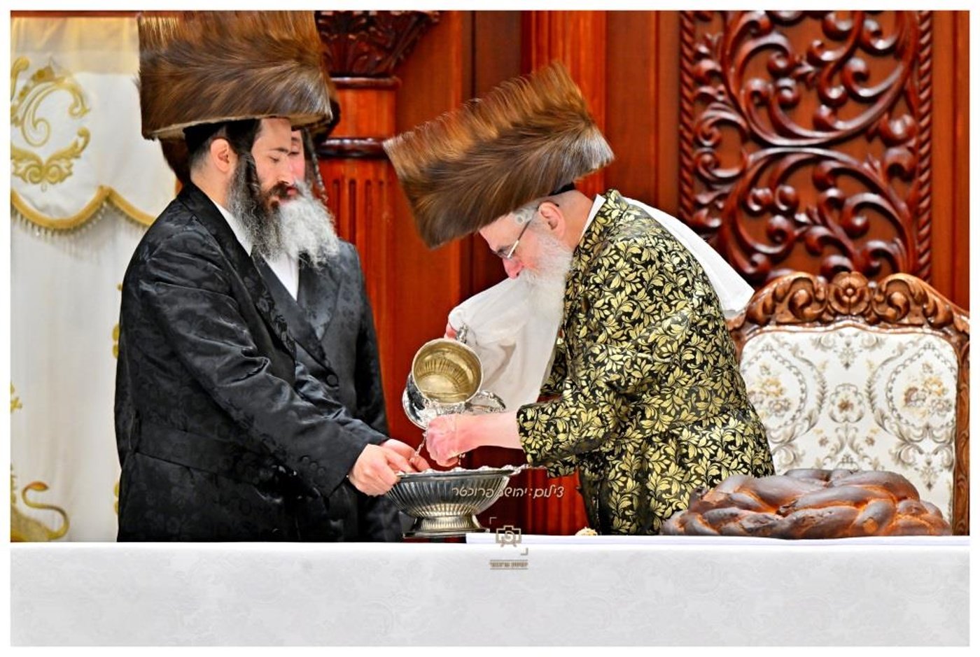 סוכות בחצר הקודש ויז'ניץ | צילום: יהושע פרוכטר