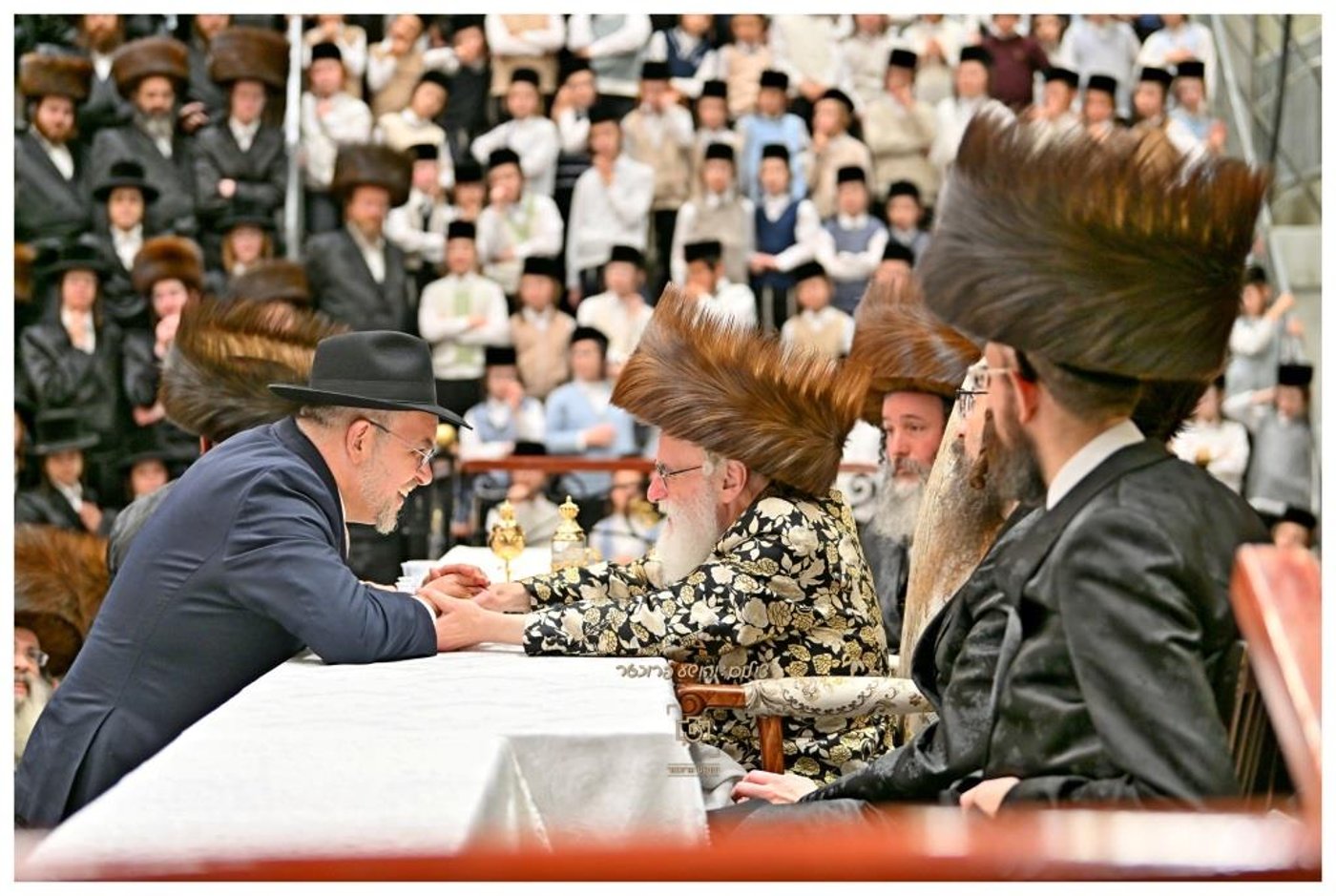 סוכות בחצר הקודש ויז'ניץ | צילום: יהושע פרוכטר