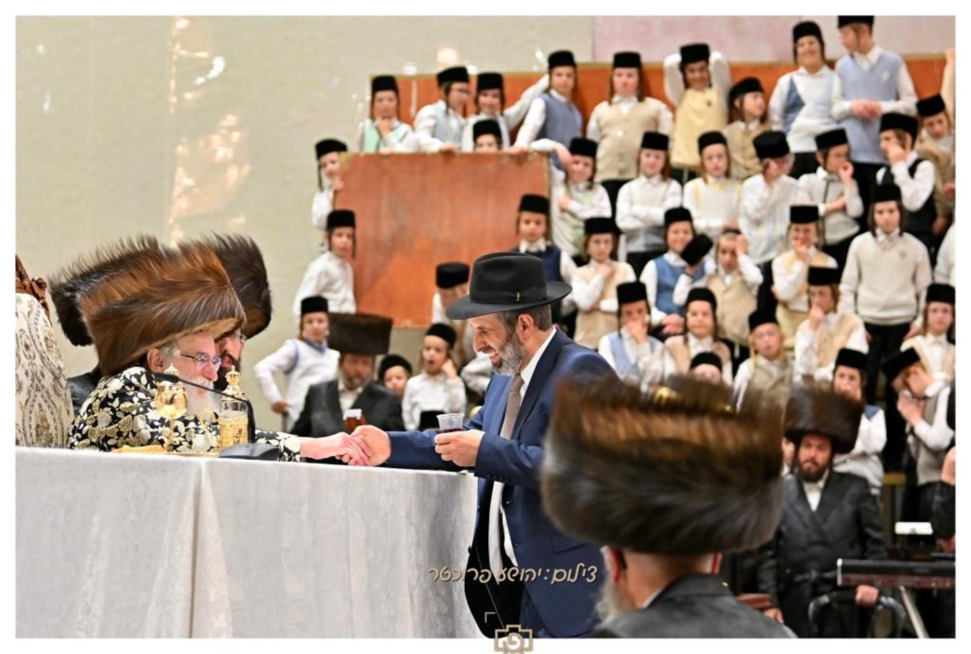 סוכות בחצר הקודש ויז'ניץ | צילום: יהושע פרוכטר