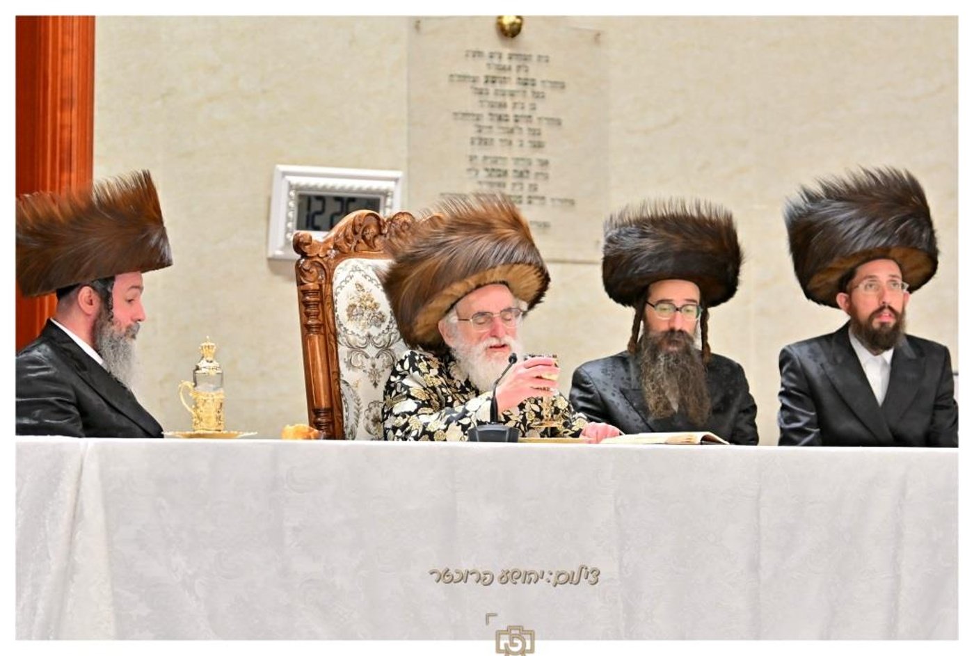 סוכות בחצר הקודש ויז'ניץ | צילום: יהושע פרוכטר