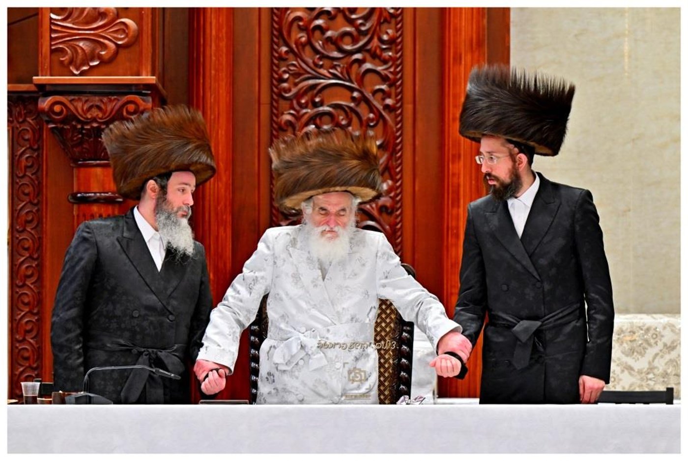 סוכות בחצר הקודש ויז'ניץ | צילום: יהושע פרוכטר