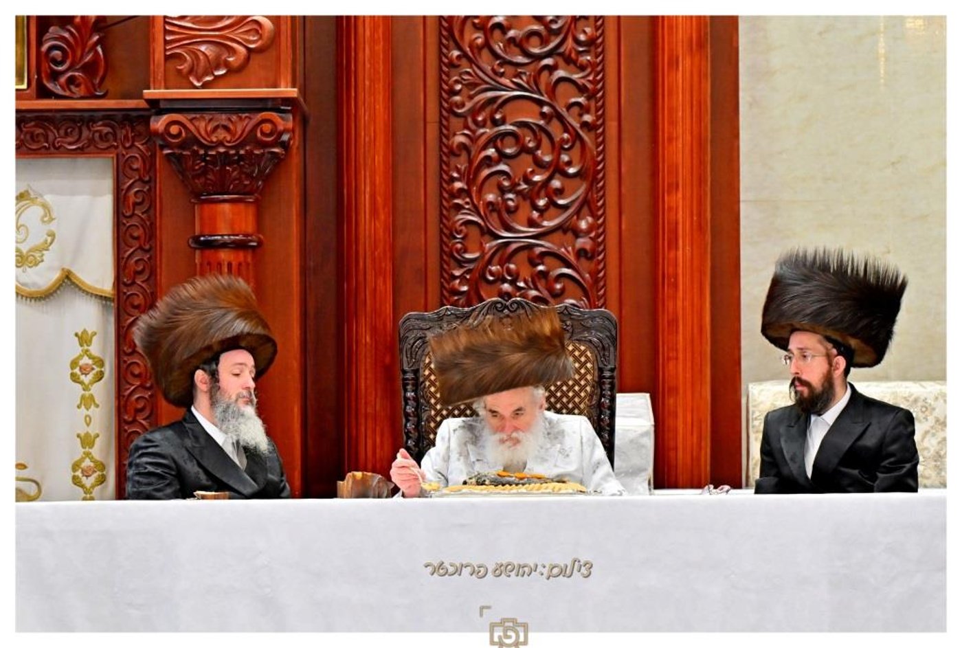 סוכות בחצר הקודש ויז'ניץ | צילום: יהושע פרוכטר