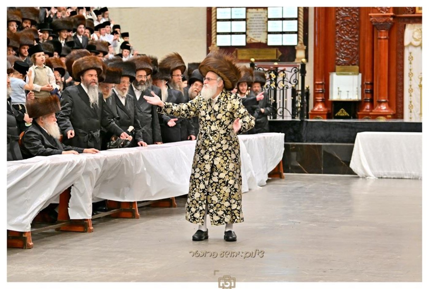 סוכות בחצר הקודש ויז'ניץ | צילום: יהושע פרוכטר