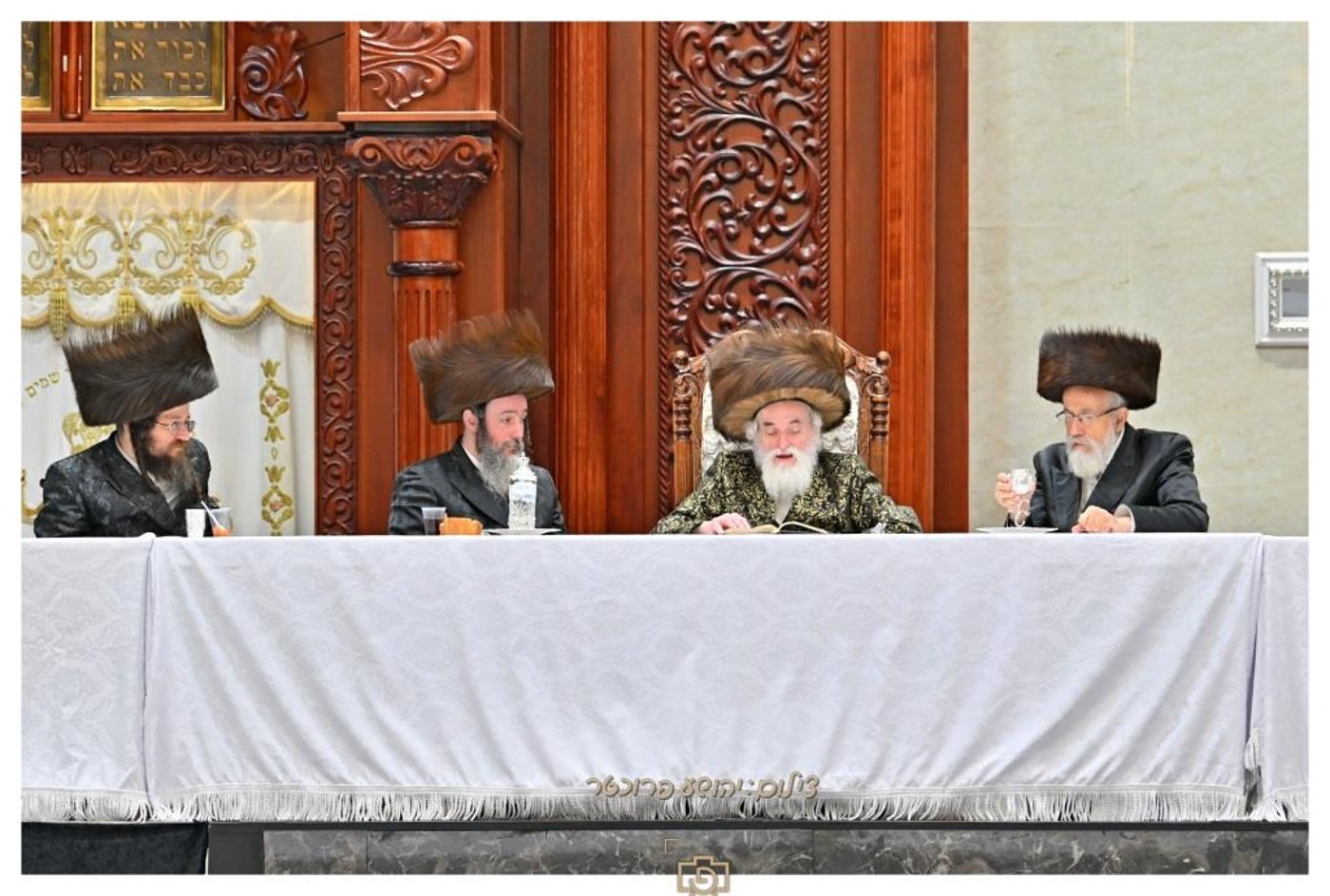 סוכות בחצר הקודש ויז'ניץ | צילום: יהושע פרוכטר