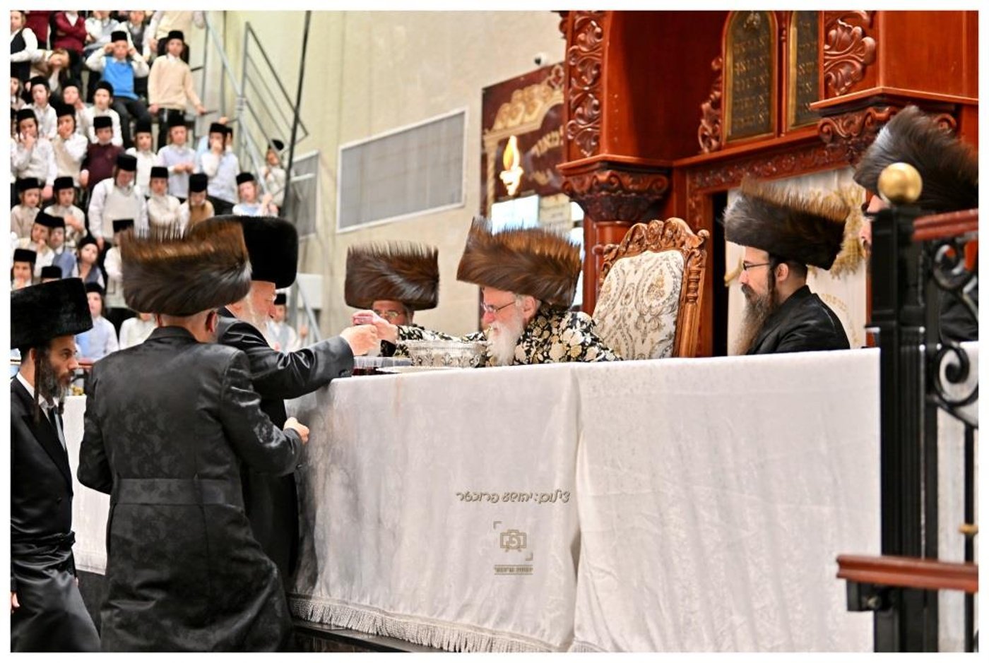 סוכות בחצר הקודש ויז'ניץ | צילום: יהושע פרוכטר