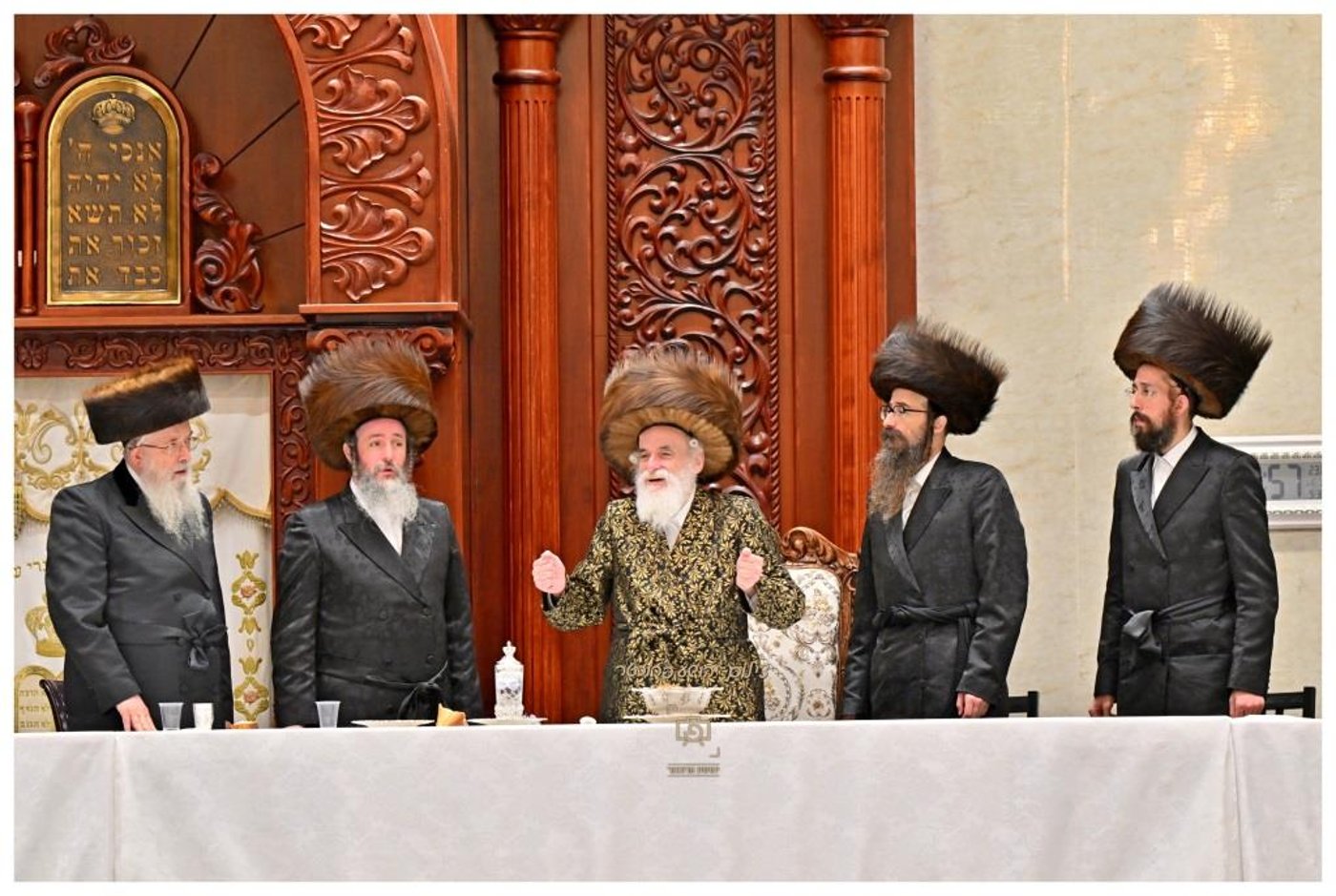 סוכות בחצר הקודש ויז'ניץ | צילום: יהושע פרוכטר