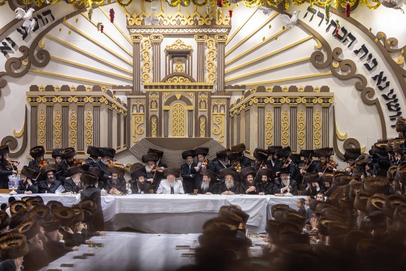 הושענא רבה בחצר הקודש באבוב | צילום: אחים לאנטשעווסקי