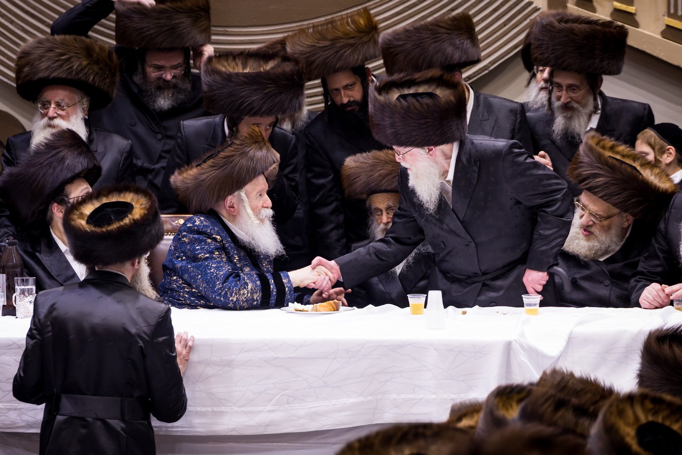 סוכות בחצר הקודש באבוב | צילום: אחים לאנטשעווסקי