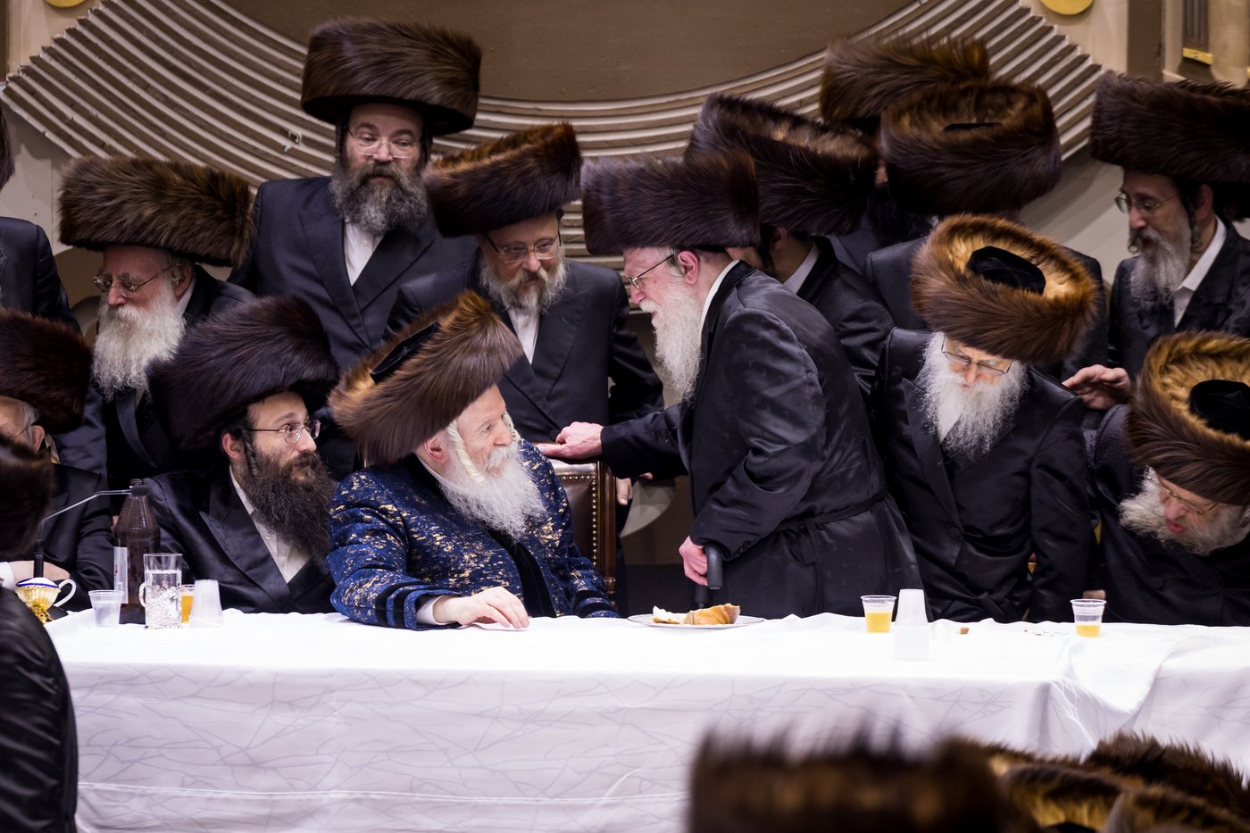 סוכות בחצר הקודש באבוב | צילום: אחים לאנטשעווסקי