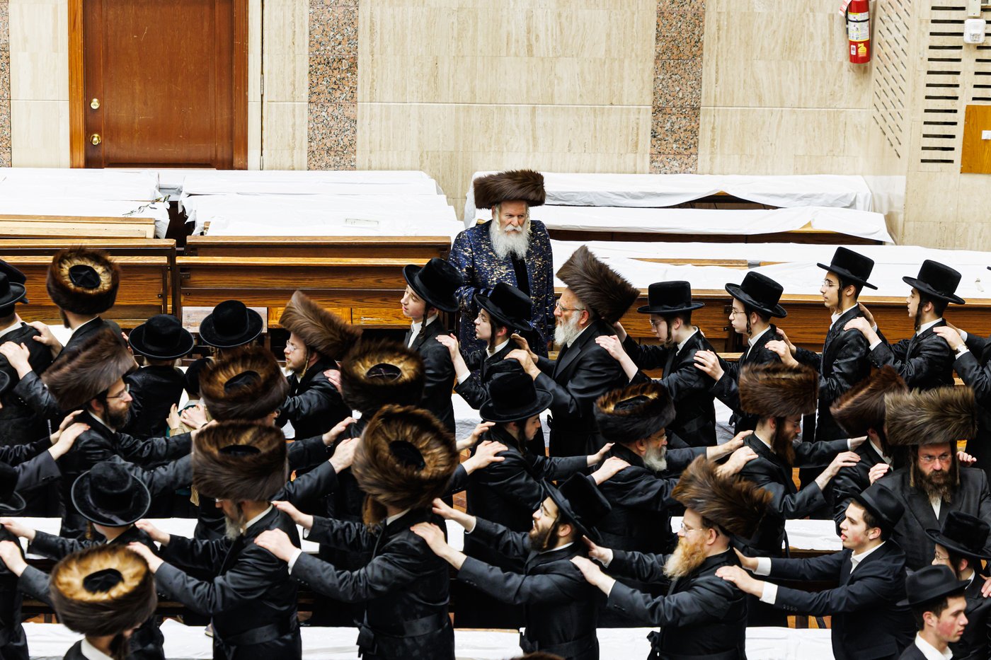 סוכות בחצר הקודש באבוב | צילום: אחים לאנטשעווסקי