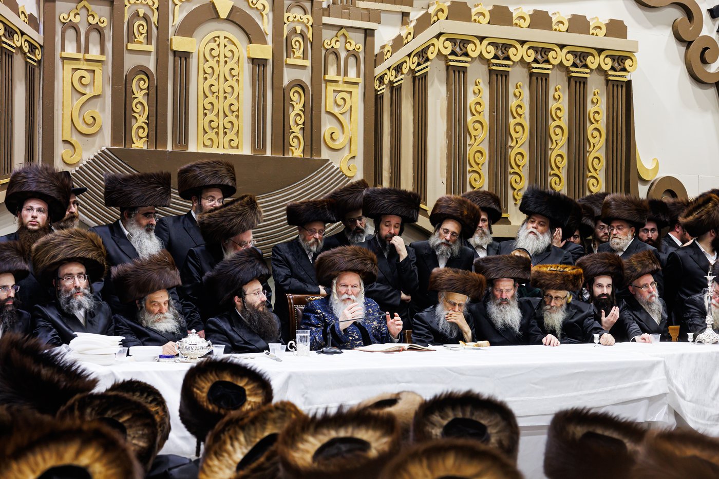 סוכות בחצר הקודש באבוב | צילום: אחים לאנטשעווסקי