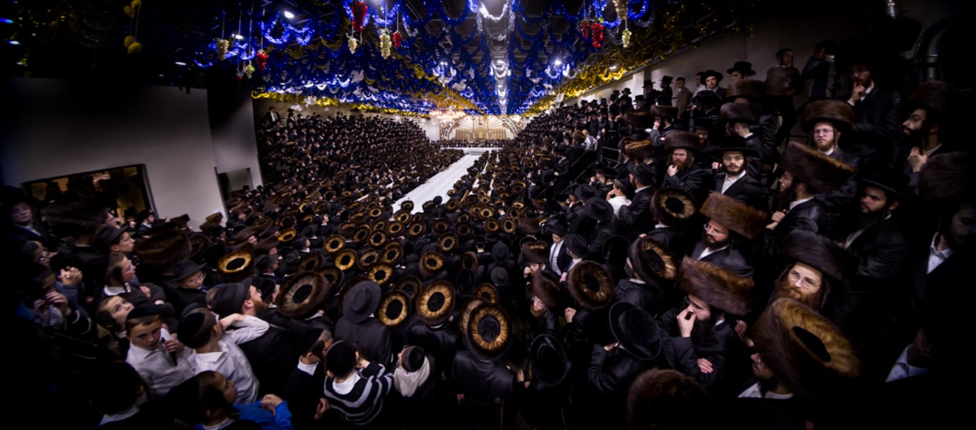 סוכות בחצר הקודש באבוב | צילום: אחים לאנטשעווסקי