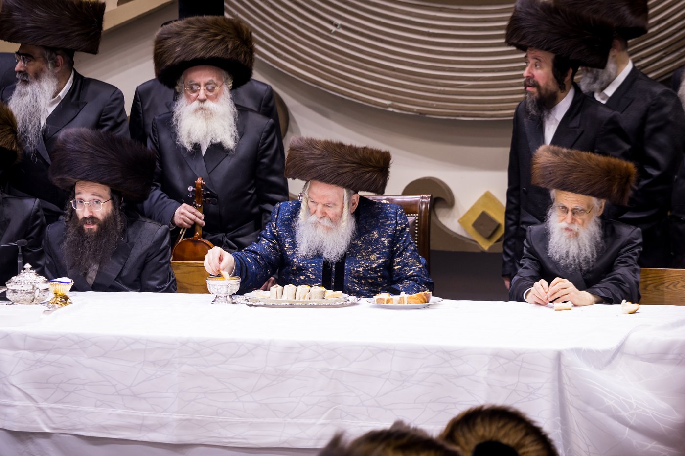 סוכות בחצר הקודש באבוב | צילום: אחים לאנטשעווסקי