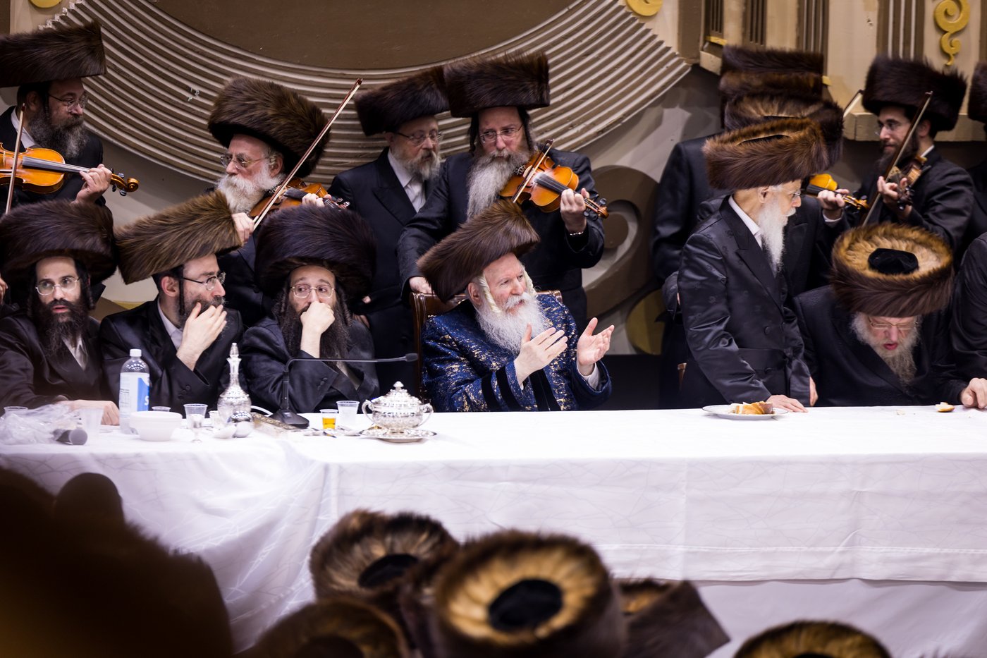 סוכות בחצר הקודש באבוב | צילום: אחים לאנטשעווסקי