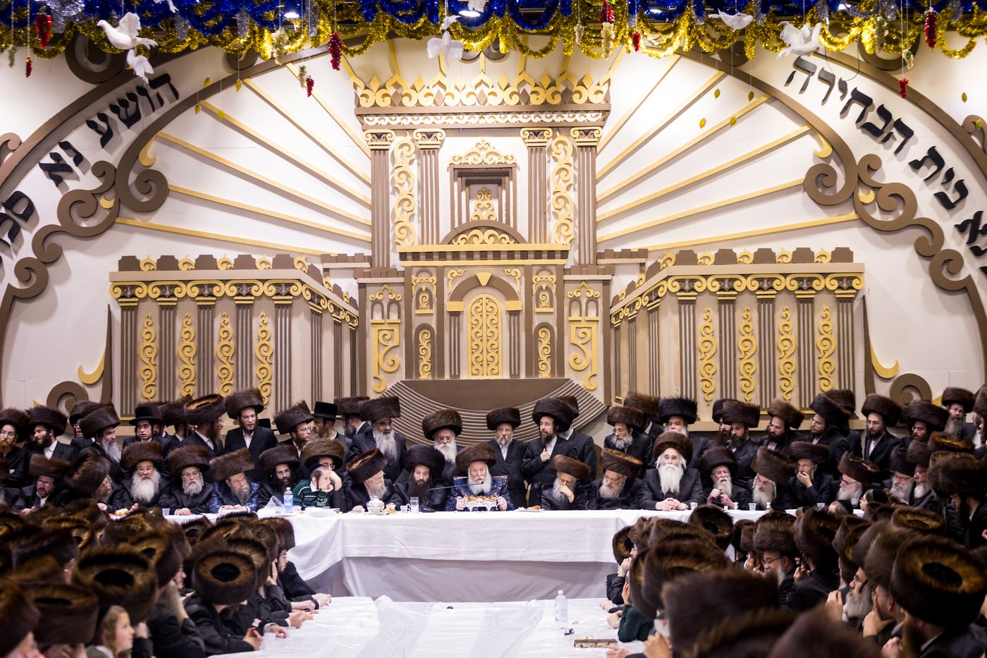 סוכות בחצר הקודש באבוב | צילום: אחים לאנטשעווסקי