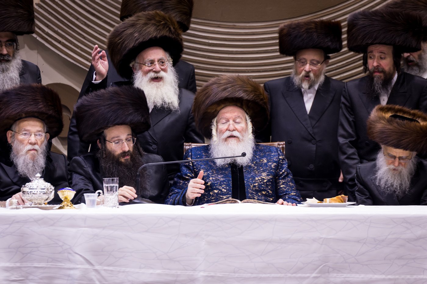 סוכות בחצר הקודש באבוב | צילום: אחים לאנטשעווסקי