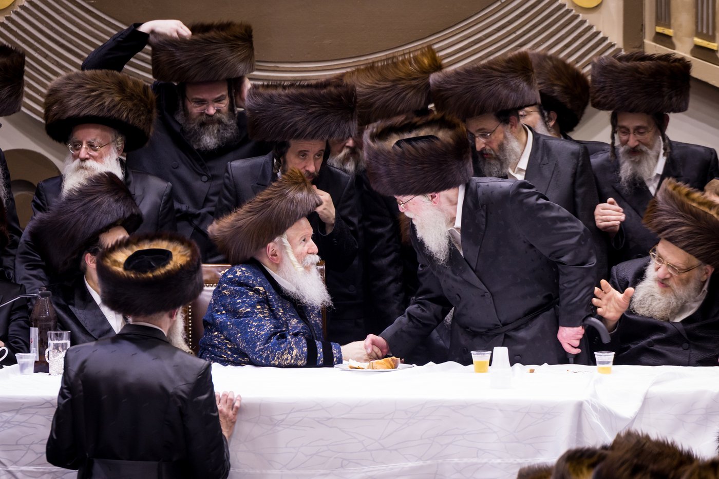 סוכות בחצר הקודש באבוב | צילום: אחים לאנטשעווסקי