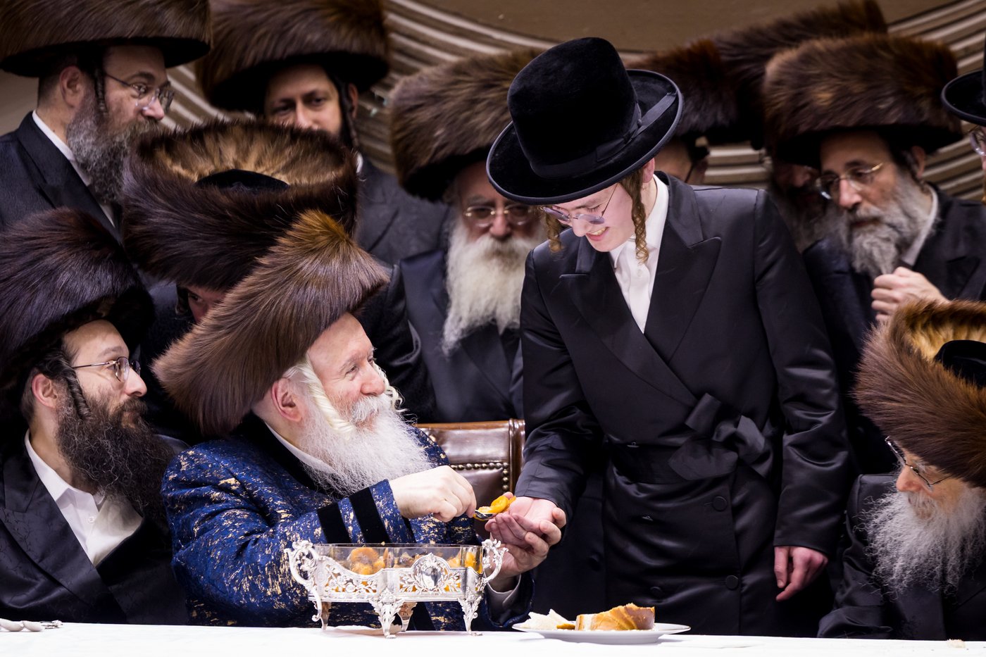 סוכות בחצר הקודש באבוב | צילום: אחים לאנטשעווסקי