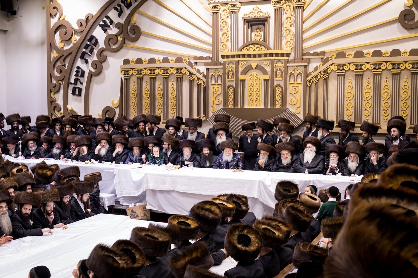 סוכות בחצר הקודש באבוב | צילום: אחים לאנטשעווסקי
