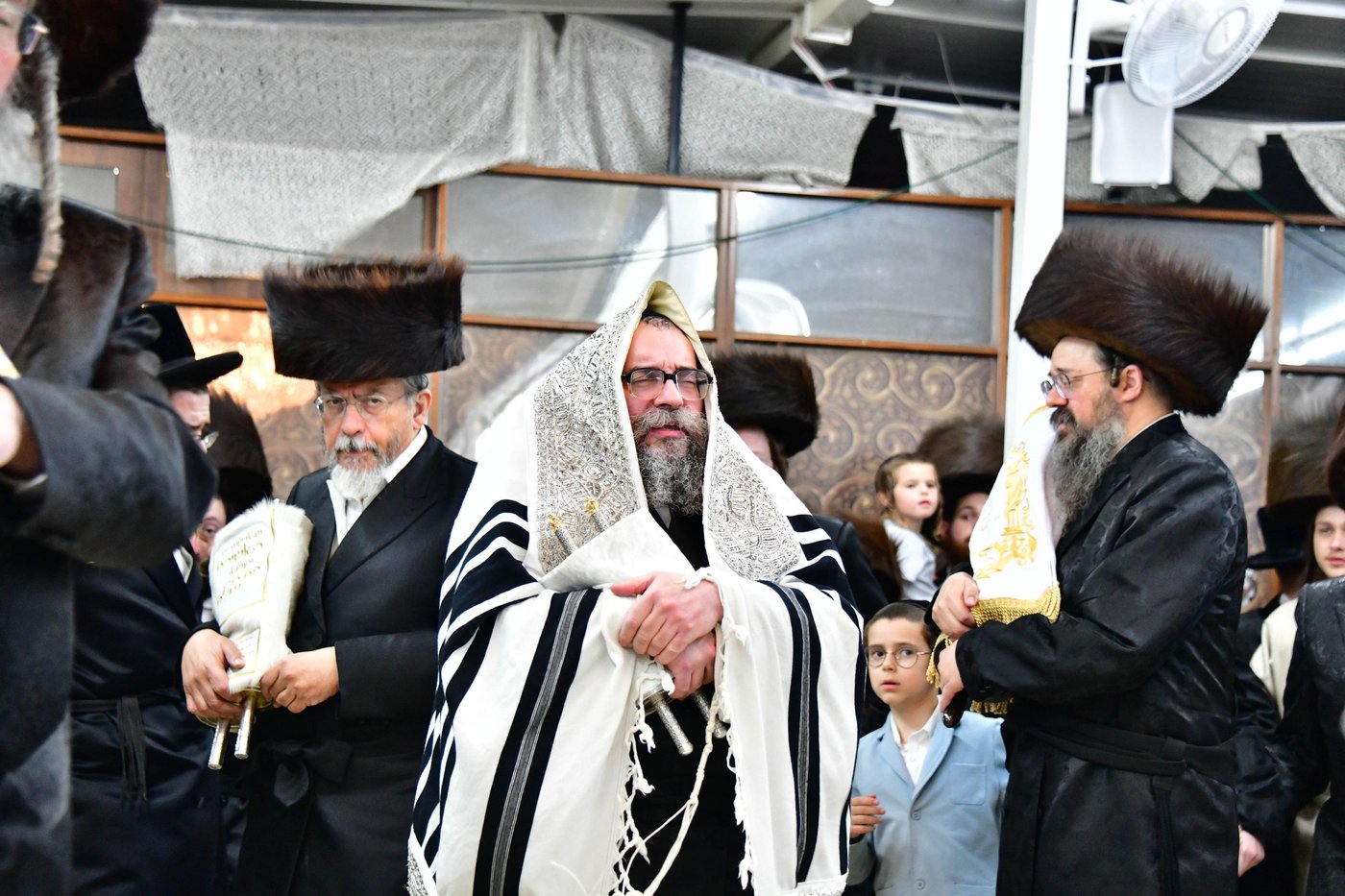 הקפות שניות בחצר הקודש סקולען ירושלים | צילום: שוקי לרר