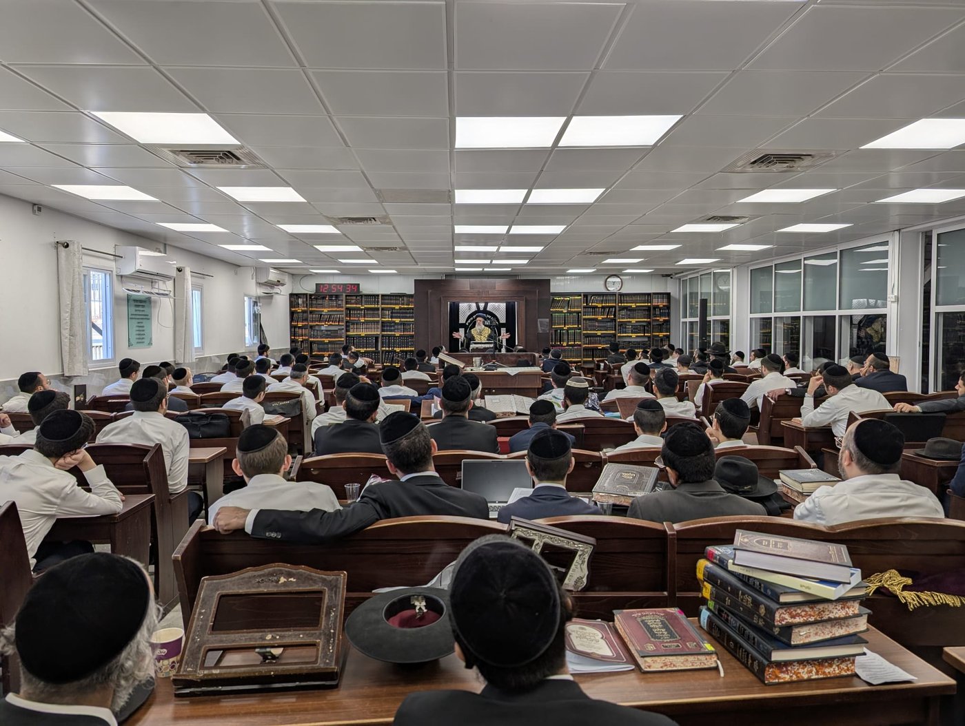 הגר"ד יוסף בקהילת חניכי הישיבות