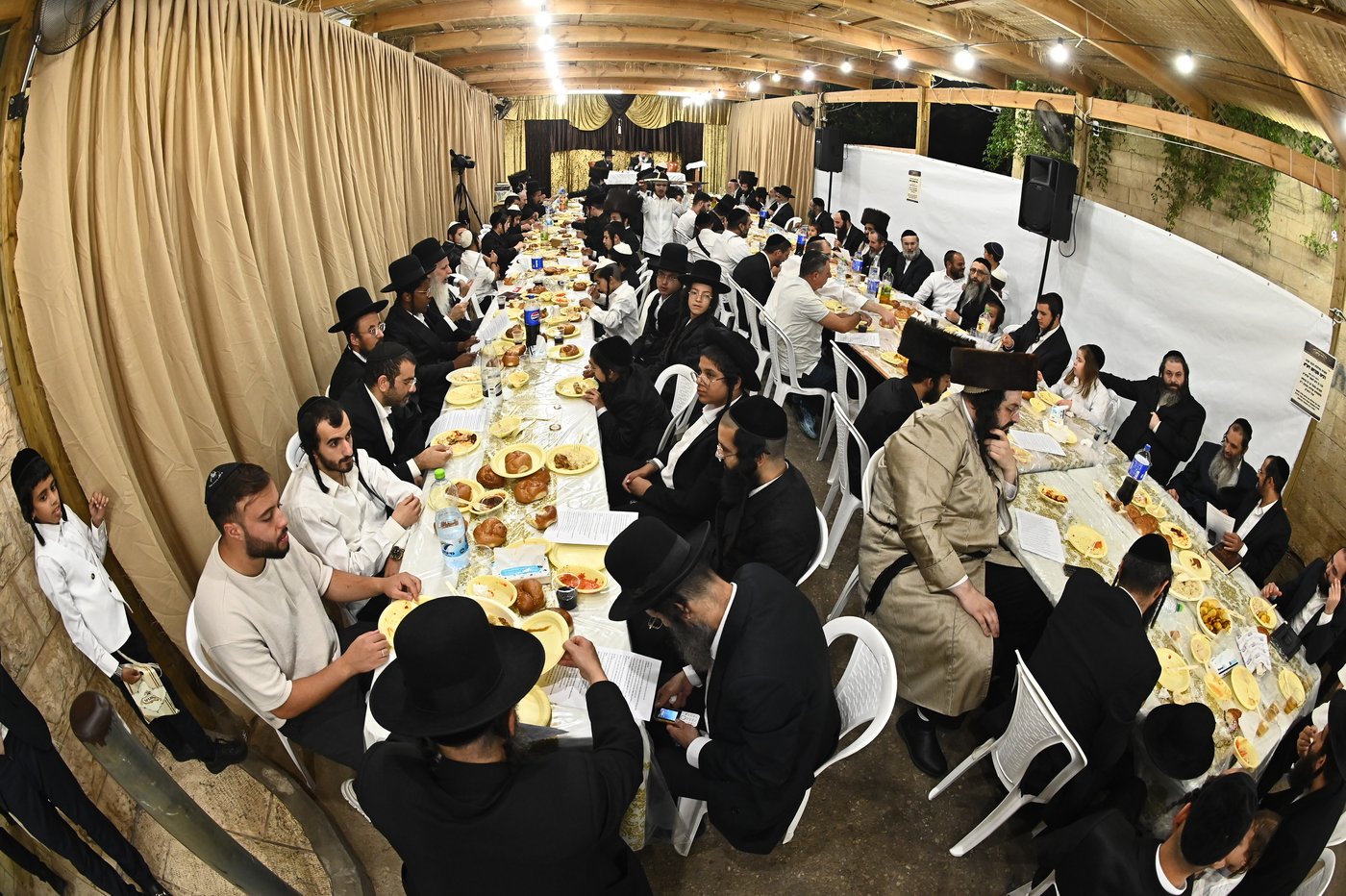 שמחת בית השואבה אצל הגר"ע אלכורת | צילום: שוקי לרר