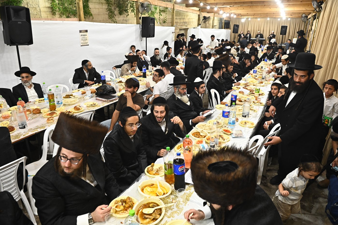 שמחת בית השואבה אצל הגר"ע אלכורת | צילום: שוקי לרר