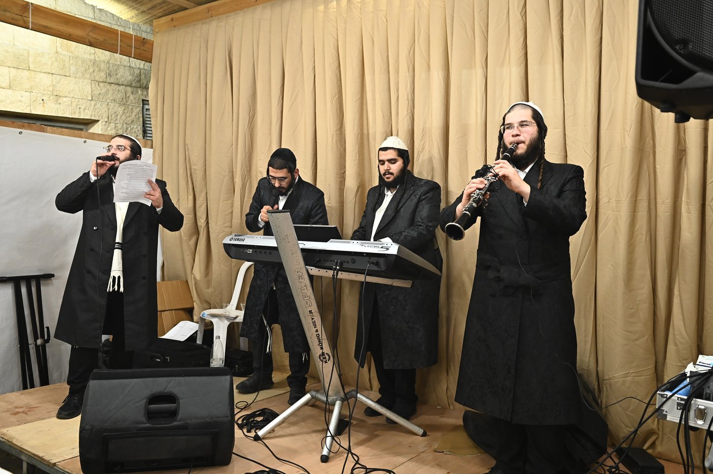 שמחת בית השואבה אצל הגר"ע אלכורת | צילום: שוקי לרר