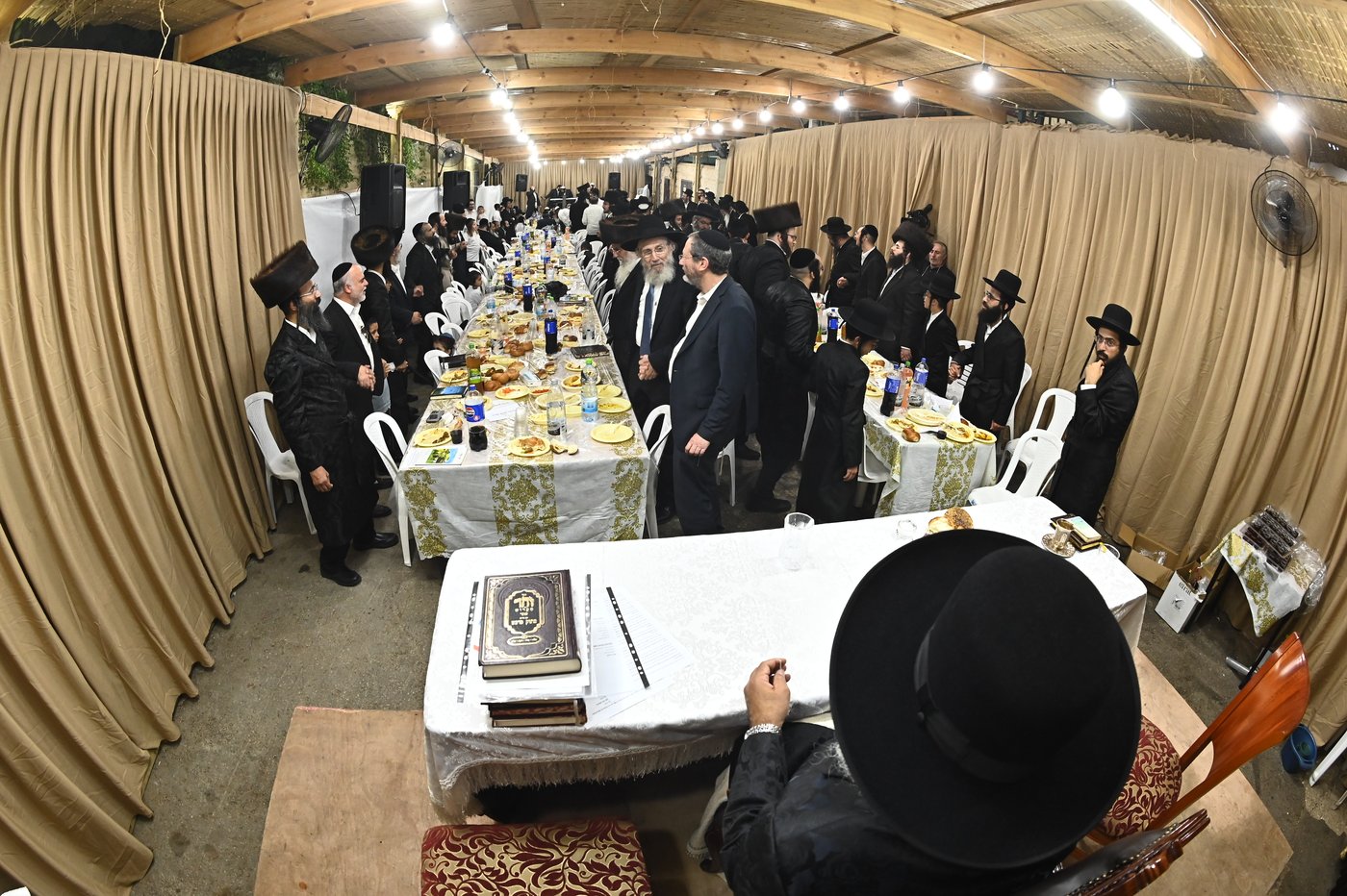שמחת בית השואבה אצל הגר"ע אלכורת | צילום: שוקי לרר