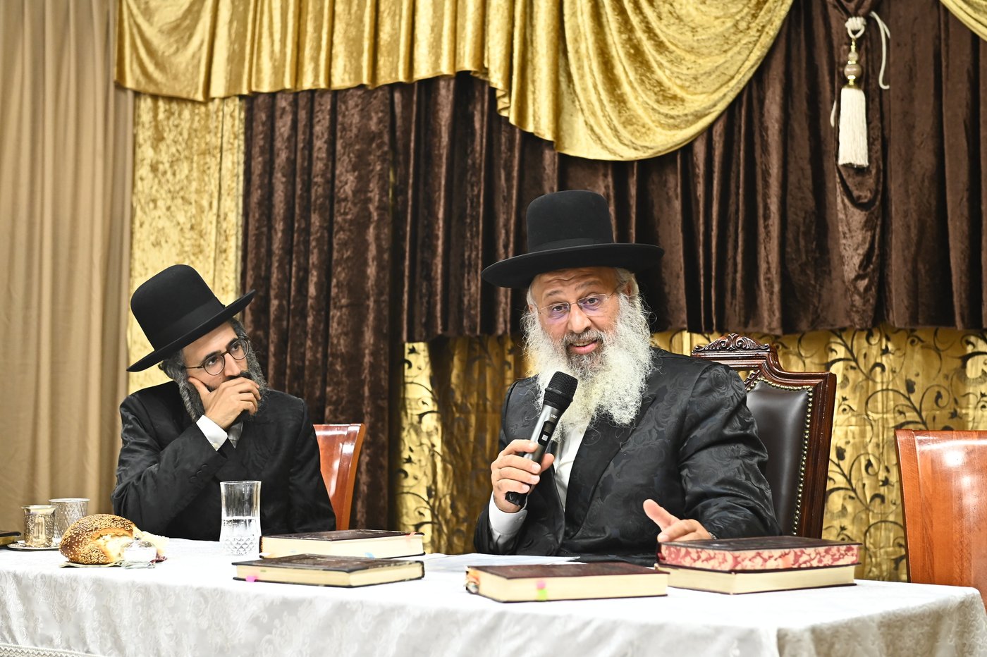 שמחת בית השואבה אצל הגר"ע אלכורת | צילום: שוקי לרר