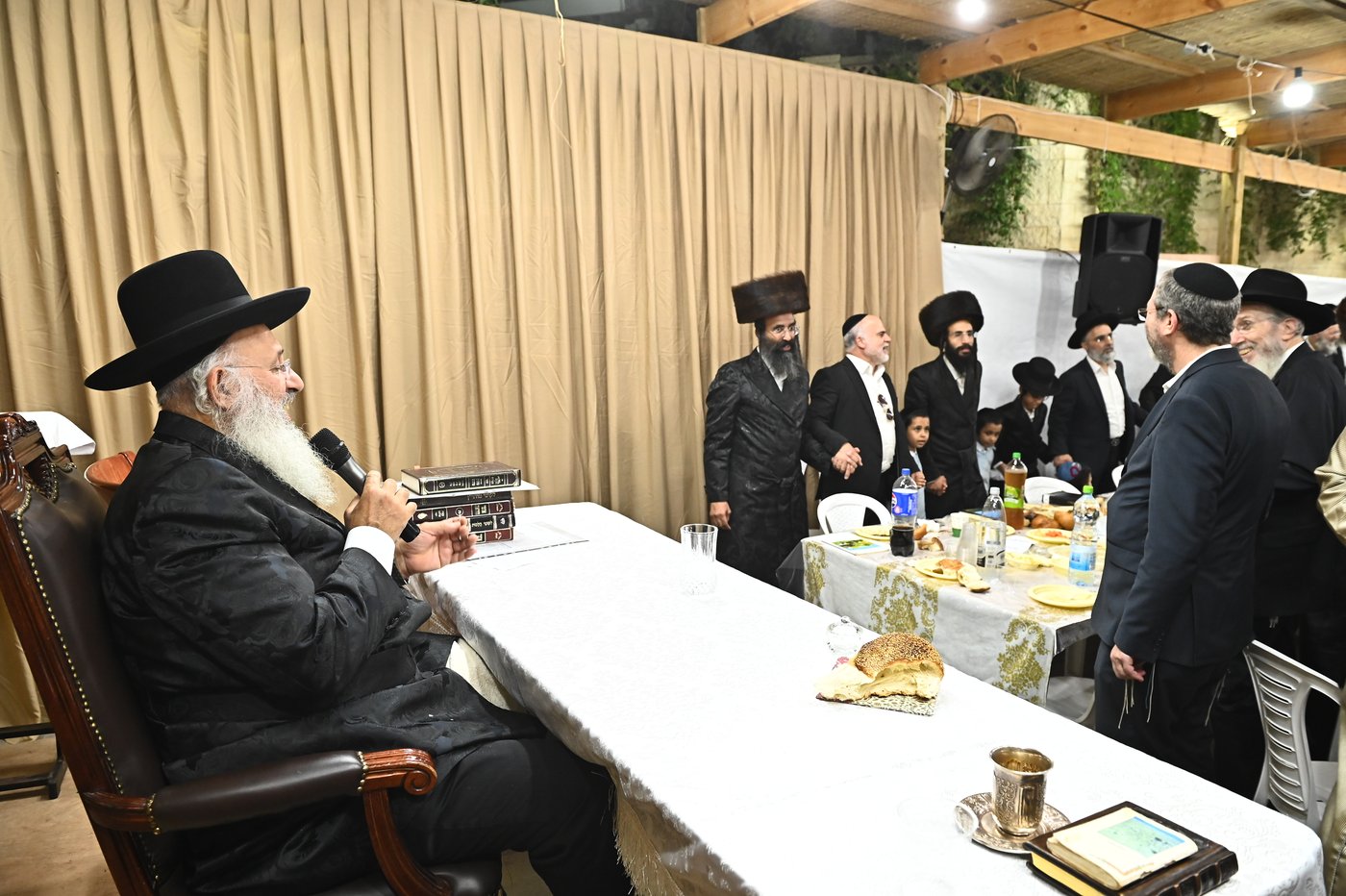 שמחת בית השואבה אצל הגר"ע אלכורת | צילום: שוקי לרר