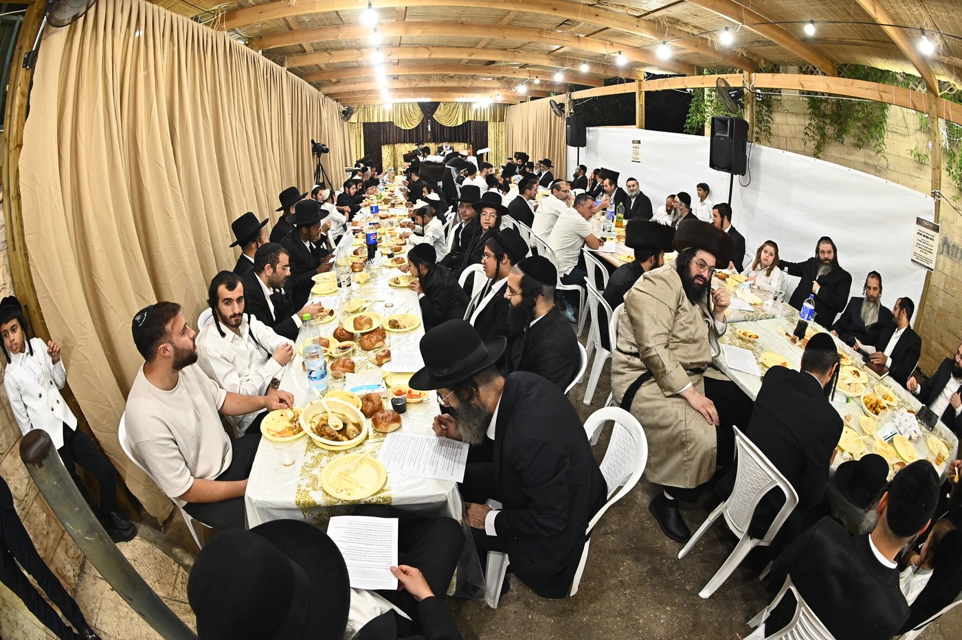שמחת בית השואבה אצל הגר"ע אלכורת | צילום: שוקי לרר