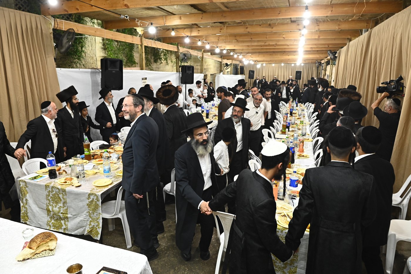 שמחת בית השואבה אצל הגר"ע אלכורת | צילום: שוקי לרר