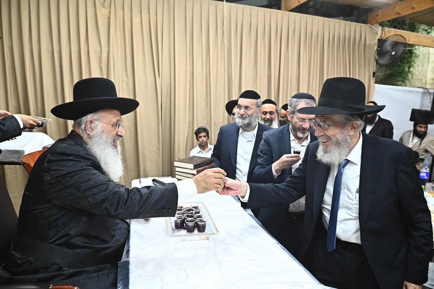 שמחת בית השואבה אצל הגר"ע אלכורת | צילום: שוקי לרר