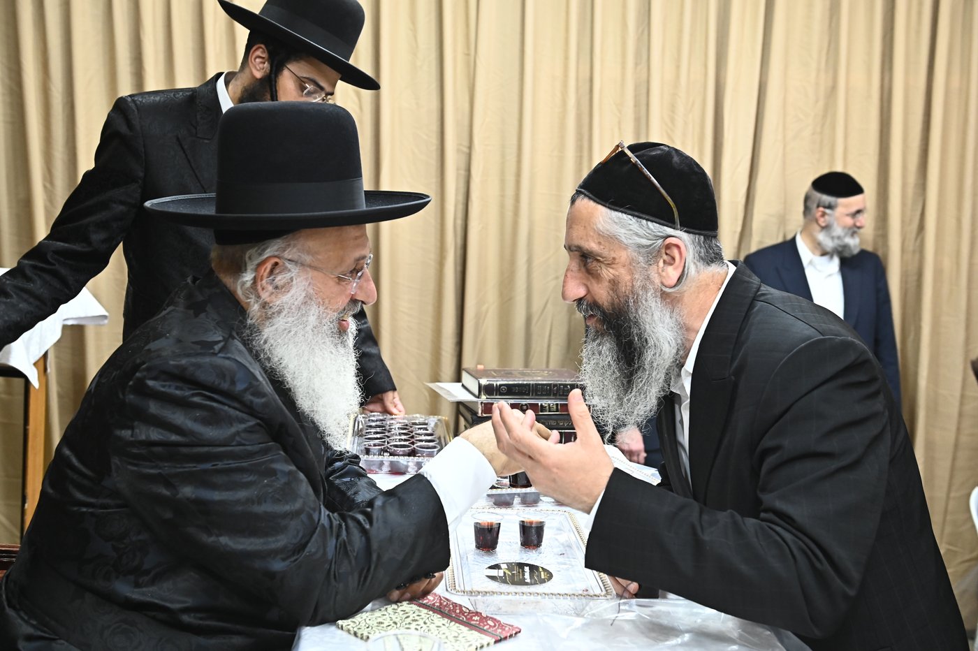 שמחת בית השואבה אצל הגר"ע אלכורת | צילום: שוקי לרר