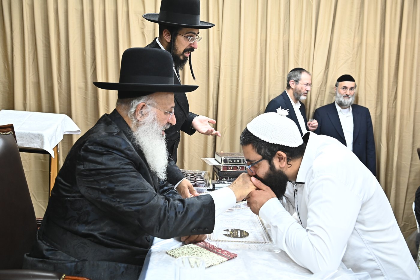 שמחת בית השואבה אצל הגר"ע אלכורת | צילום: שוקי לרר
