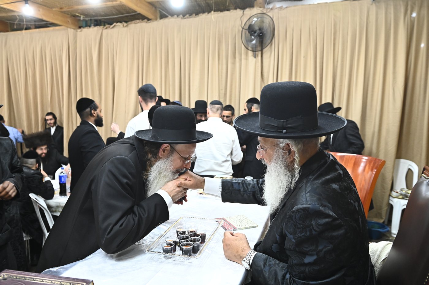 שמחת בית השואבה אצל הגר"ע אלכורת | צילום: שוקי לרר